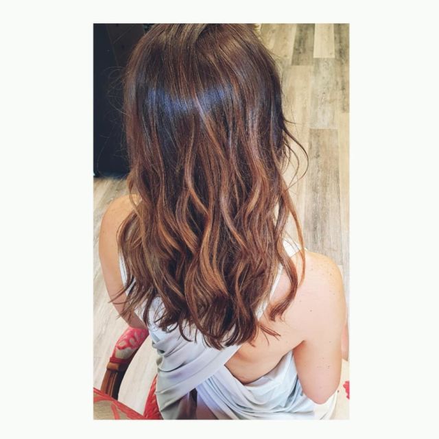 Balayage by @sofielaborde 
Haircut by @cactu___ss ( Christina )
#NoMadStyle #HAIRDRESSER #hairsalon #davines #tokioinkarami #hairart #hairgoals #haircolor #haircut #coloriste #lausanne #suisse #hairart