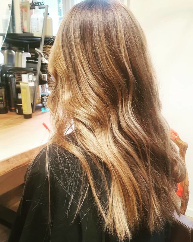 Haircut by @charlinelia0519
Balayage by @sofielaborde 
#NoMadStyle #HAIRDRESSER #hairsalon #davines #tokioinkarami #hairart #hairgoals #haircolor #haircut #coloriste #lausanne #suisse #hairart