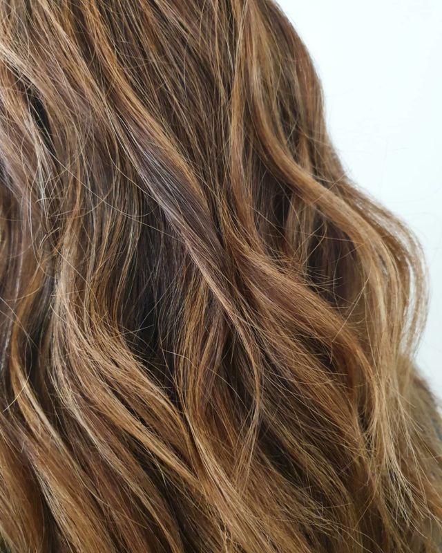 Balayage by @sofielaborde 
Hair cut by @cactu___ss
#NoMadStyle #HAIRDRESSER #hairsalon #davines #tokioinkarami #hairart #hairgoals #haircolor #haircut #coloriste #lausanne #suisse #hairart