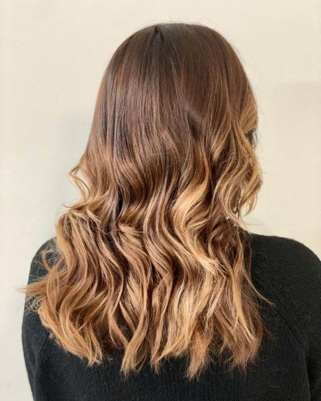 Color & balayage by  @sofielaborde
#NoMadStyle #HAIRDRESSER #hairsalon #davines #tokioinkarami #hairart #hairgoals #haircolor #haircut #coloriste #lausanne #suisse #hairart