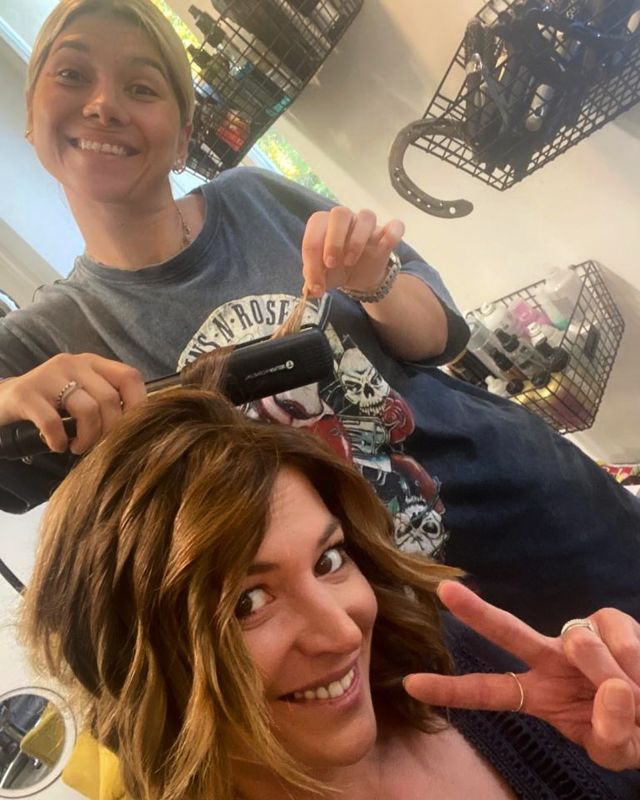 @anca_hair_dresser @charlinelia0519 Gréât haïr dosent happen by chance 🍀 it happens by appointment 📞😅💇🏼‍♀️💆🏼 #0213113449 #wavy #hairstyle #brushing #loveisinthehair