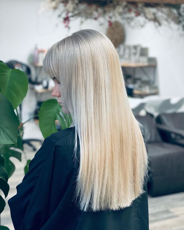 Before and after couleur par @sofielaborde #hairstyle #blondegirl #platinumblonde #iceblonde #colorist #NoMadStyle