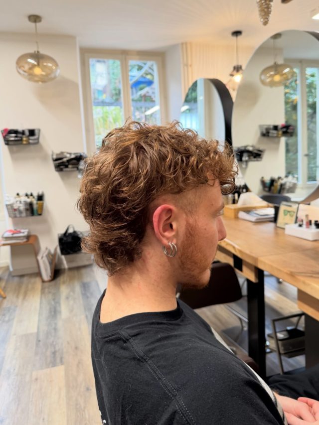 Pas besoin d’en faire trop quand la coupe parle pour toi ✂️

Merci pour ta confiance 😎

#mullethair #haircutmen #boucle #curlyvibes