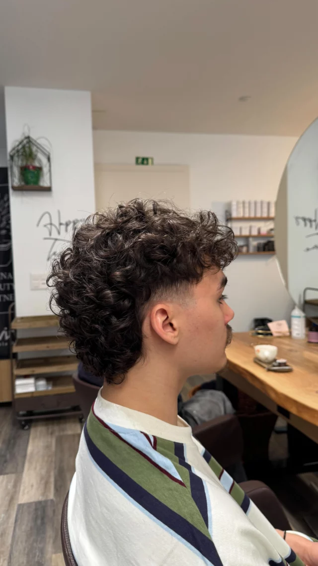 Mullet Curls 

Laisser vivre la texture 🌊👀

#mullethair #nomadstyle #salondecoiffurelausanne #haircutmen #boucle