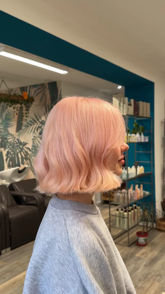 Pastel mood 🌸🩷

#rosepastel #pinkhair #lady #salondecoiffurelausanne