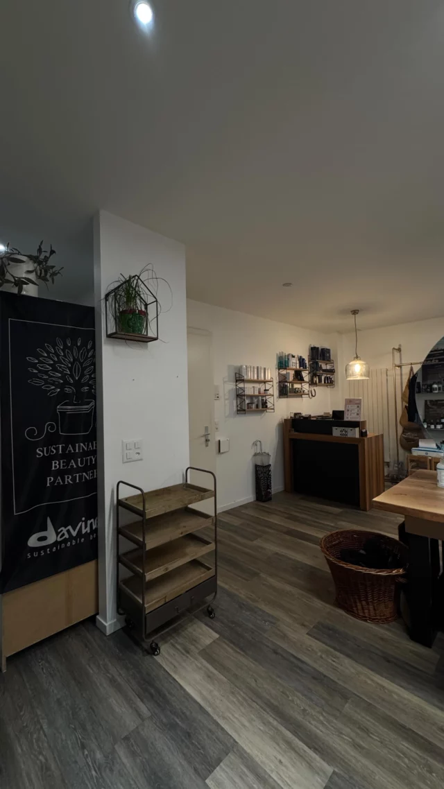 ✨UN APERÇU RAPIDE DU SALON ✨

[L’expérience NoMad : coiffé comme un client, accueilli comme un ami ]