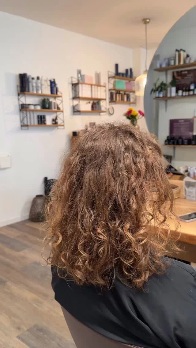 ✨ TRAITMENT SMOUTHFILLER ✨ 

On dit adieux aux frisottis 👀😍 

#wella #smoothfillerwellatreatment #antifrisottis #passion #hairstyles