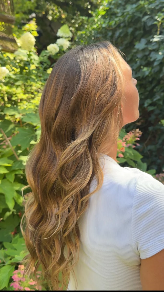 ✂️ Hair Artist 
🤍 Balayage • Coupe • Soin Botox 
📍Lausanne 

#nomadstyle #balayagesoleil🌞 #sun #davines