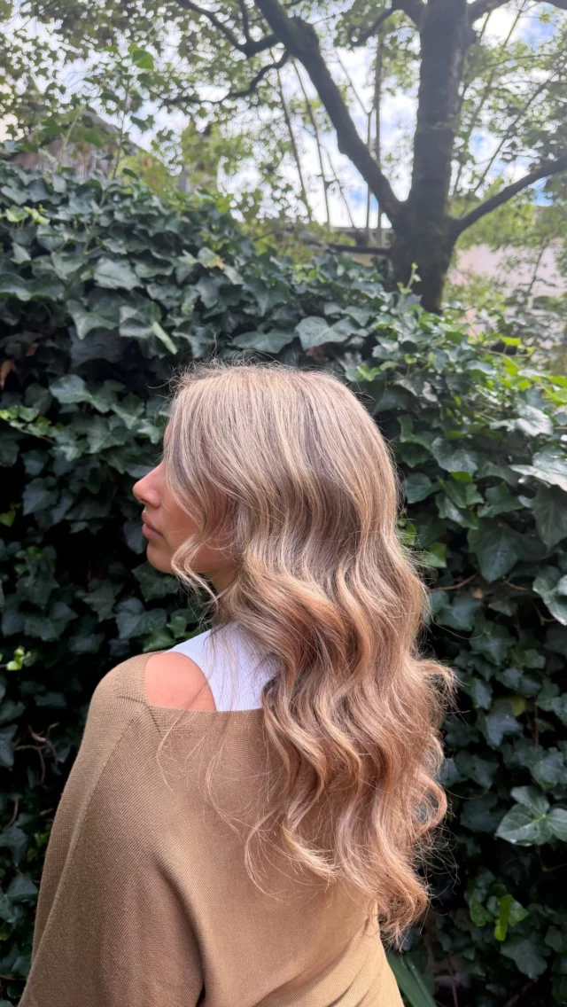 Hair that catches the light ✨

BALAYAGE • WAVY • NATURAL GLOW 

#salondecoiffurelausanne #ɢᴏᴏᴅᴠɪʙᴇs #davines